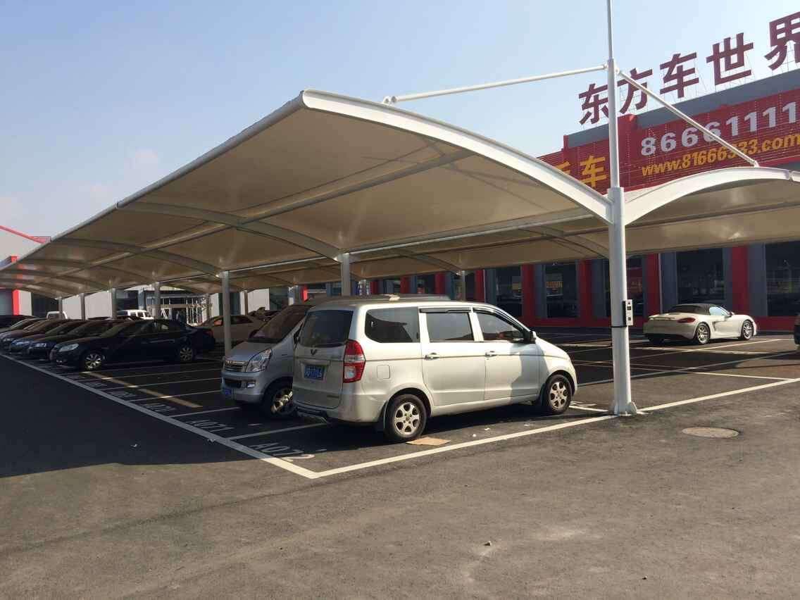 膜結構停車棚